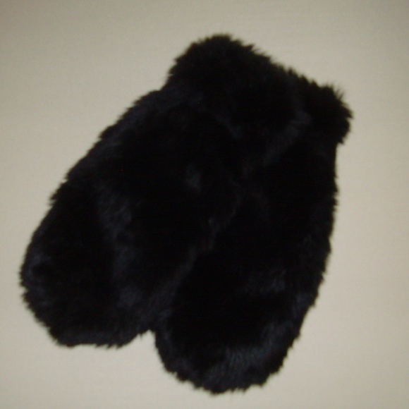 Free Press Faux Fur Black Mittens - NEW - Picture 2 of 9